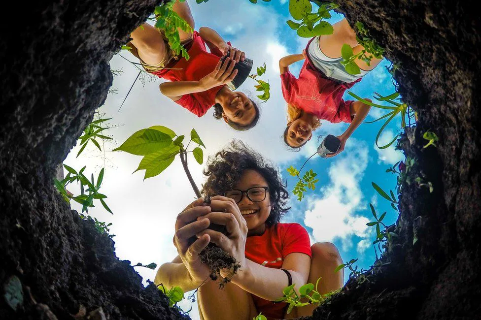 Fellow trail runners? (Froi Rivera  |  bbc.com)